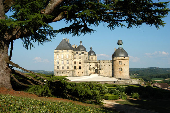 Hautefort Perigord Dordogne