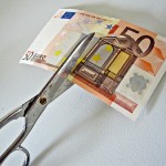 Cutting a bank note